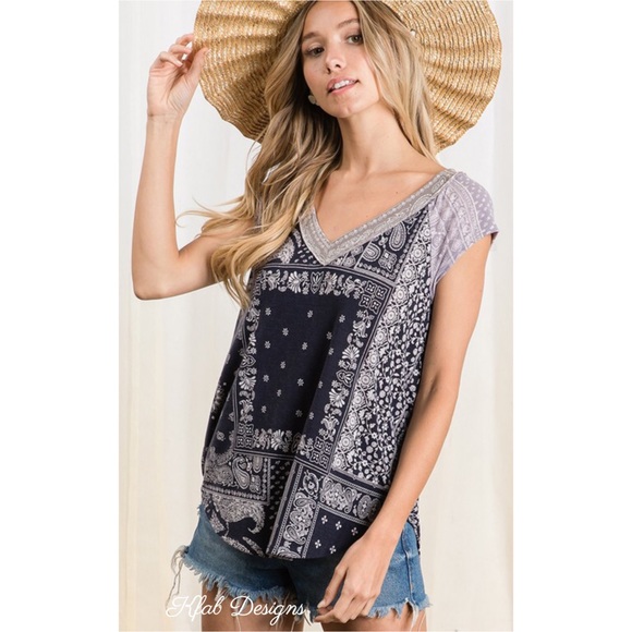 ❤️LAST 1! V Neck Paisley Cap Sleeve Raw Edge Top! - Picture 6 of 10